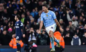 Gelandang Manchester City Rodri&nbsp;berselebrasi setelah mencetak gol pertama timnya&nbsp;dalam pertandingan&nbsp;pekan ke-25 Liga&nbsp;Inggris 2023/2024 antara Manchester City vs Chelsea di Stadion Etihad pada Minggu (18/2/2024) dini hari WIB. (Darren Staples / AFP)