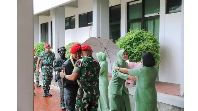 7 Potret Juliana Moechtar di Pelantikan Kenaikan Pangkat Suami, Emban Tugas Baru