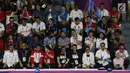 Ketua PBSI yang juga Menko Polhukam, Wiranto (kiri) bersama sejumlah menteri kabinet kerja saat menyaksikan final bulu tangkis putra perseorangan Asian Games 2018 di Istora GBK, Jakarta, Selasa (28/8). (Liputan6.com/Helmi Fithriansyah)