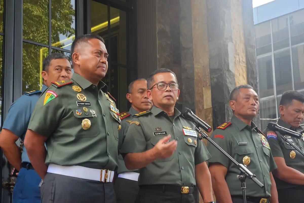Pangdam XVII/ Cenderawasih Mayjen TNI Izak Pangemanan jumpa pers menyampaikan permintaan maaf kasus penganiayaan warga Papua oleh oknum prajurit TNI di Jakarta, Senin (25/3/2024).