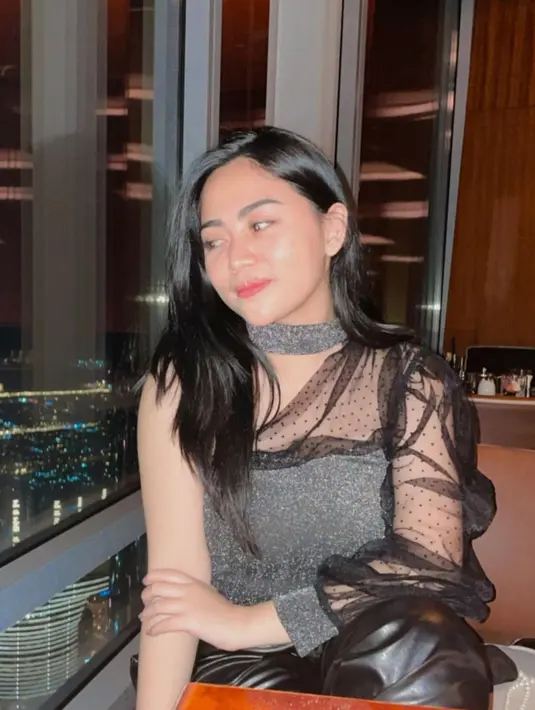 (Instagram/rachelvennya)