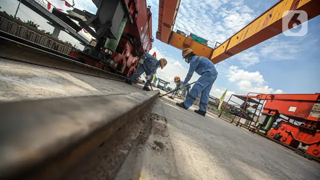 FOTO: Pemasangan Girder Box Casting Yard 1 Kereta Cepat Jakarta - Bandung Selesai