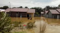 Ketinggian banjir di Bengkulu capai 170 cm. (Liputan6.com/Yuliardi Hardjo Putro)