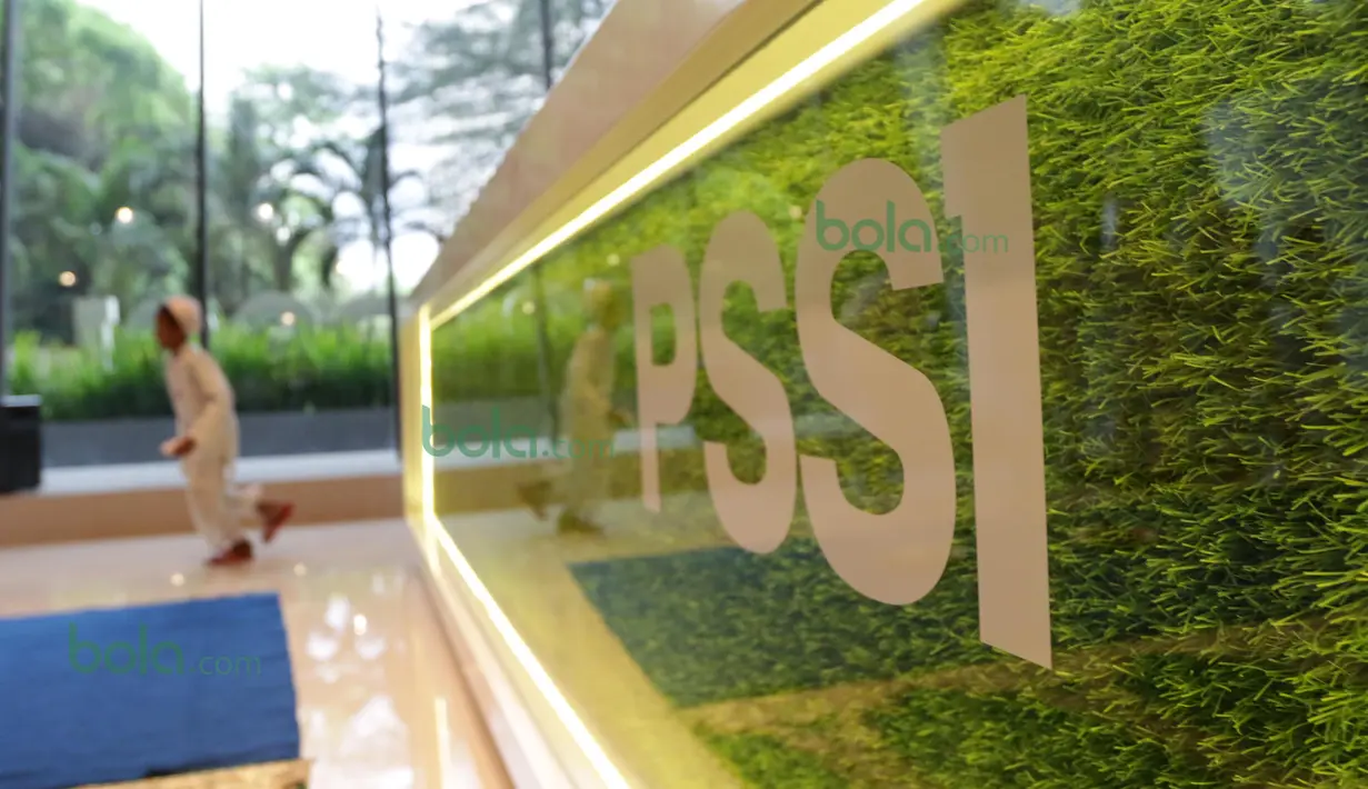 Drama Pembekuan dan Pecabutan hukuman atas PSSI terus berlangsung tanpa titik temu antara PSSI dan Kementerian Pemuda dan Olahraga. (Bola.com/Nicklas Hanoatubun)