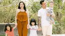 Sekedar informasi, Eza resmi menikahi Eza pada 22 Juli 2018 di Grand Galaxy Park, Bekasi, Jawa Barat. Dari pernikahannya, dikaruniai tiga orang anak, Nichole Zalya Gionino (2019), Khan Gionino (2021) dan Akhsay Gionino (2022). [Instagram/ma_coritha/malons93]