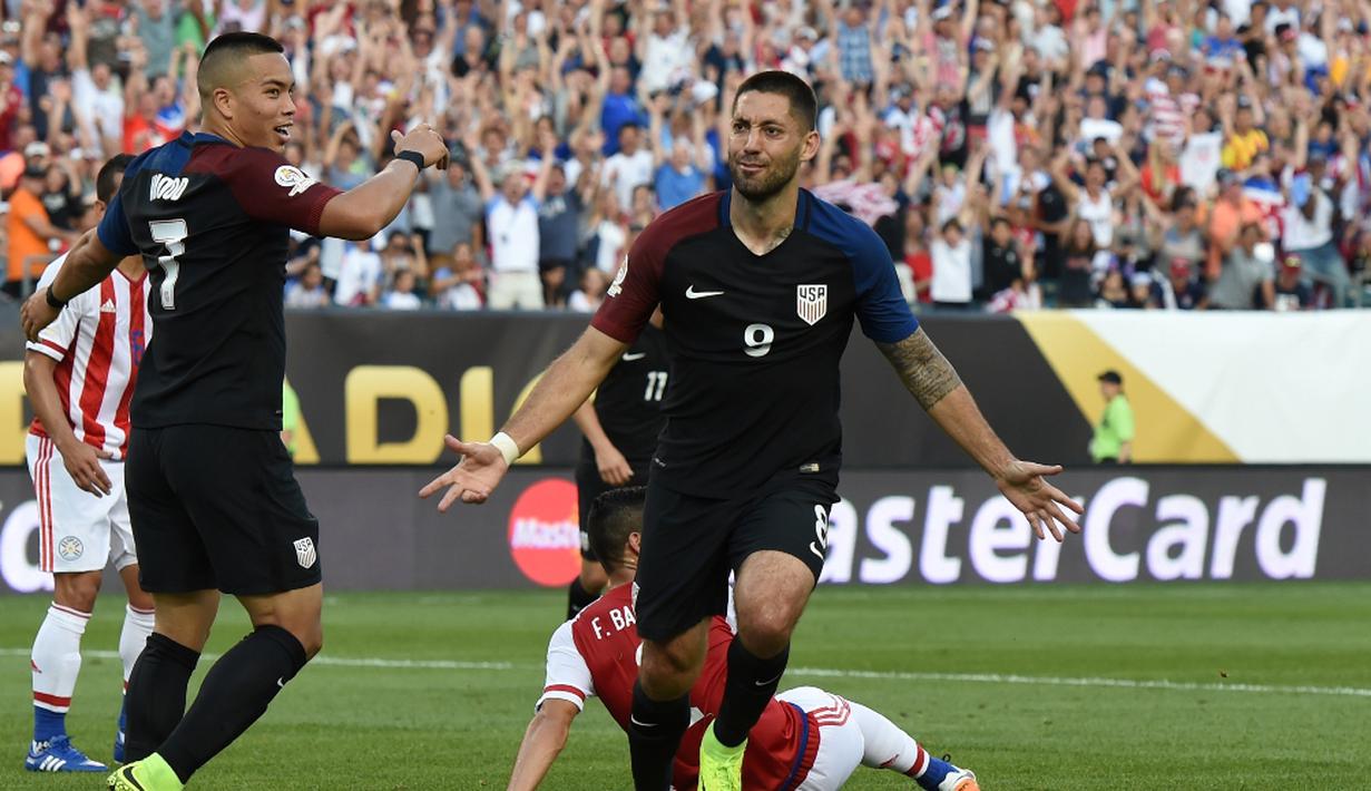 Clint Dempsey mencetak gol tunggal kemenangan AS atas Paraguay dalam laga Grup A Copa America Centenario 2016 di Stadion Lincoln Financial Field, Philadelphia, AS, Minggu (12/6/2016) WIB. (AFP/Don Emmert)