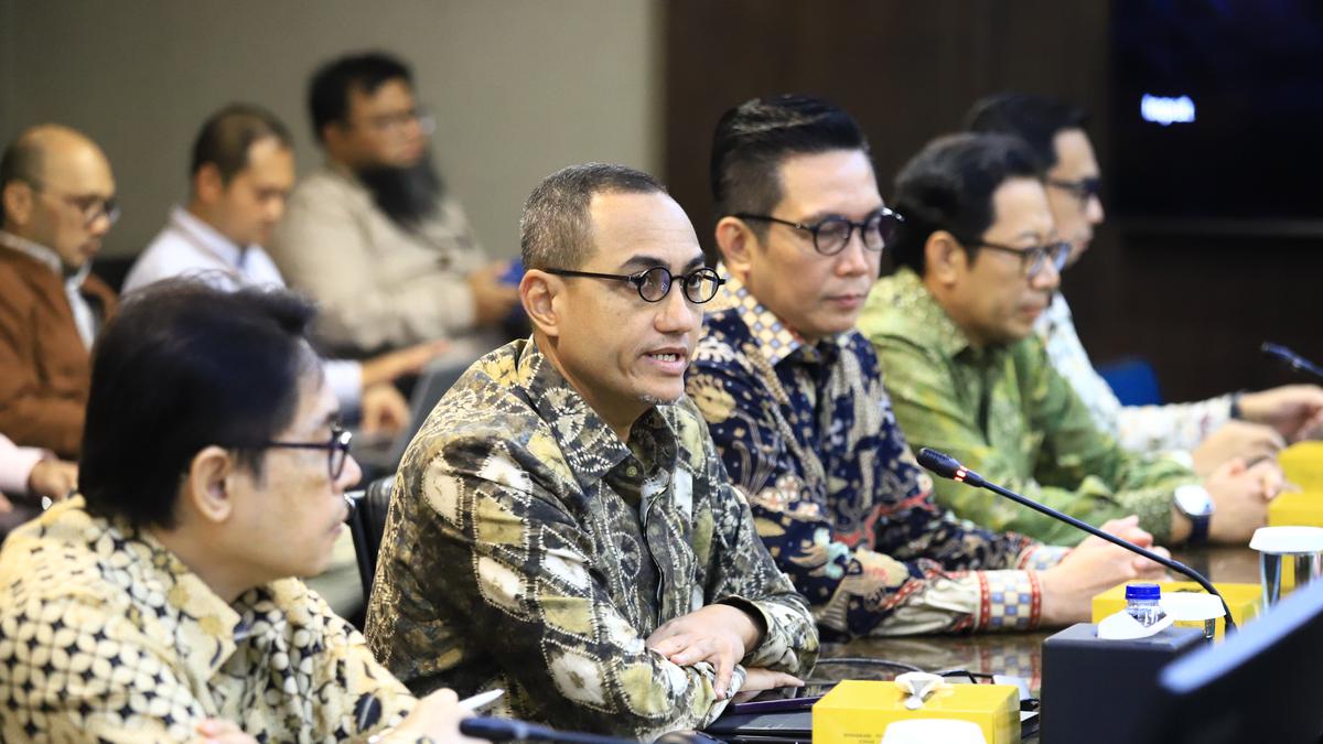 OJK dan AEI Sepakati Langkah Reformasi Pasar Modal, Free Float 15 Persen Prioritas