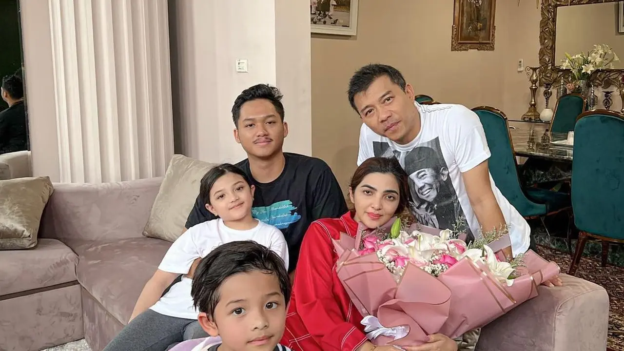Ashanty dapat bunga di hari valentine (Foto: Instagram ashanty_ash)