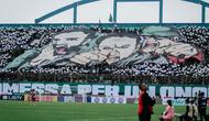 Aksi kelompok suporter PSS Sleman, Brigata Curva Sud (BCS) di Stadion Maguwoharjo, Sleman, Jumat (7/72023). (Bola.com/Dok PSS Sleman)