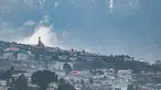 Biara kuno abad ke-17 di Tawang bertengger di puncak gunung tinggi ribuan kaki di atas permukaan laut dengan pemandangan lanskap sekitarnya dan kota Tawang di bawahnya.  Biara ini merupakan rumah bagi lebih dari ratusan biksu. (AFP/Arun Sankar) (AFP/Arun Sankar)