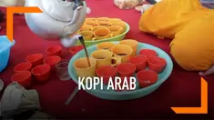 Masjid Layur Semarang menghidangkan kopi arab saat berbuka puasa bagi para pengunjung sepanjang bulan ramadan. Kopi arab ini merupakan ramuan berbagai rempah-rempah pilihan.