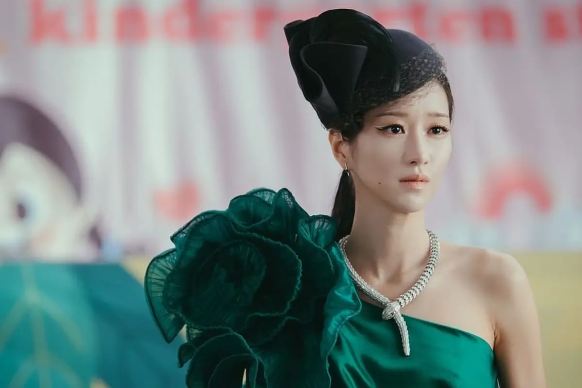 Deretan Gaya Fashion Seo Ye Ji dalam Drama Korea EVE yang Membuat Penampilannya Makin Ikonik