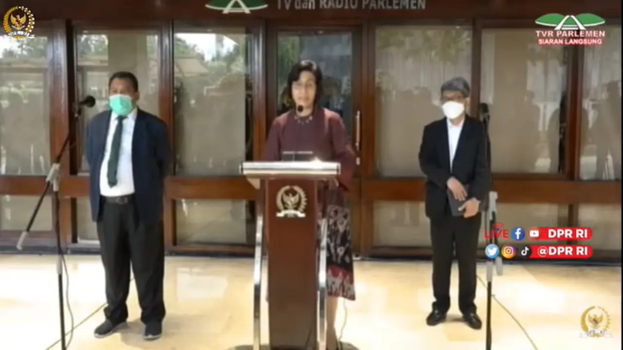 Menkeu Sri Mulyani saat konferensi pers usai Rapat Paripurna Pengesahan UU HKPD, Selasa (7/12/2021).