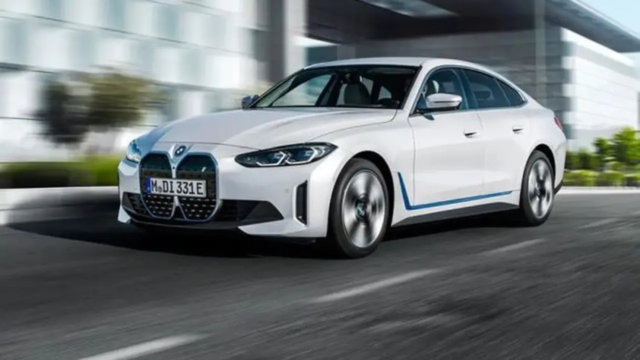 Mobil Listrik BMW i4