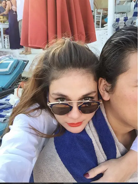 Kini, Luna kembali membuat publik bertanya-tanya tentang keseriusan hubungannya dengan sang kekasih. (Via Instagram/@lunamaya)