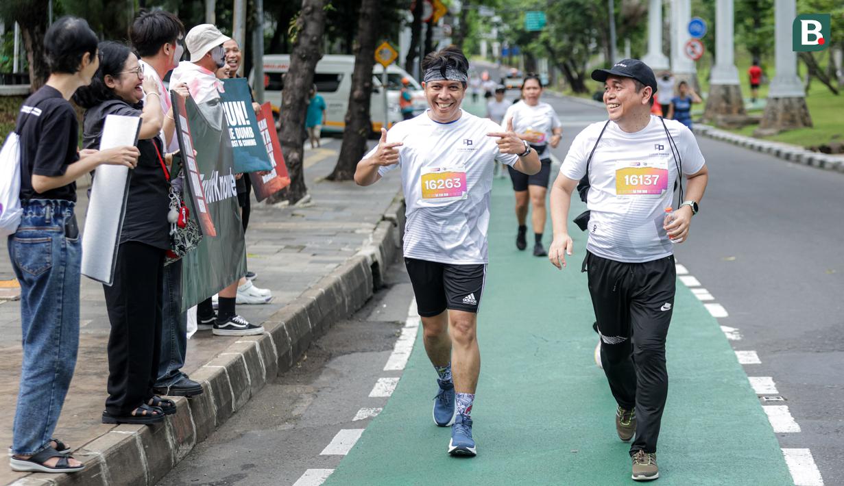 <p>Sejumlah peserta dari berbagai daerah di Indonesia yang termasuk tokoh media, jurnalis senior, dan pimpinan redaksi media nasional berlomba pada ajang Run for Journalism 2025 yang berlangsung di Unika Atma Jaya, Jakarta, Minggu (16/11/2025). (Bola.com/Bagaskara Lazuardi)</p>