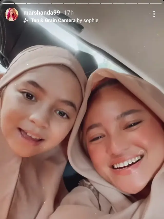 6 Potret Marshanda di Pengajian Pranikah Sang Adik, Tampil Pakai Kerudung