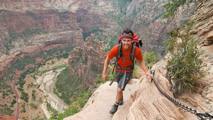 15 Jalur Pendakian dari Seluruh Dunia yang Wajib Kamu Coba
