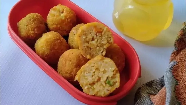 Resep bola-bola nasi goreng sayuran. (dok. Cookpad @yuli_tiarni)