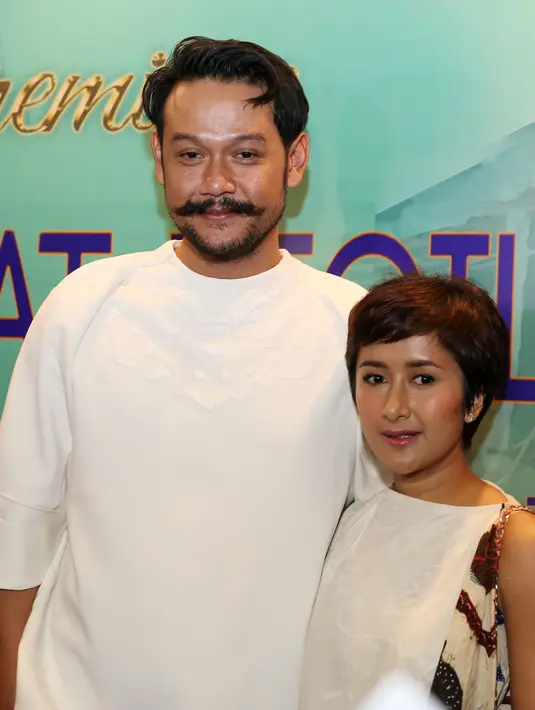 Ditemui di acara premier film ‘Malaikat Kecil’, XXI Epicentrum, Kuningan, Jakarta Selatan, Selasa (6/10/2015), Dwi Sasono mengaku meminta ijin kepada istrinya, Widi Mulia, untuk memerankan karakter autisme tersebut. (Nurwahyunan/Bintang.com)