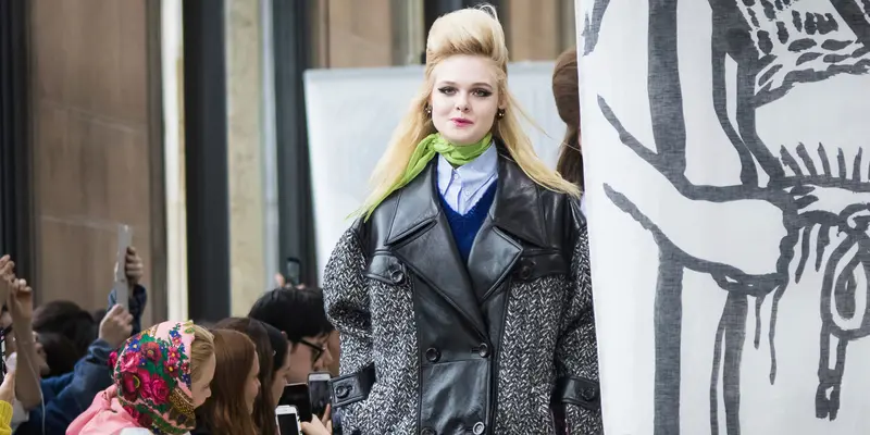 Elle Fanning di Paris Fashion Week