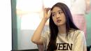 Hari Valentine juga bermakna hari kasih sayang. Pasangan muda mudi saling menunjukkan cinta dan kasih sayangnya. Sedangkan bagi Natasha Wilona, Valentine kali ini di lokasi shooting. (Nurwahyunan/Bintang.com)