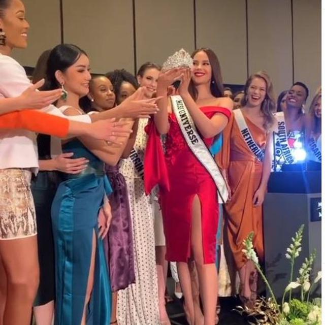 Bertabur Ribuan Berlian Berapa Harga Mahkota Miss Universe 2019 Lifestyle Liputan6 Com
