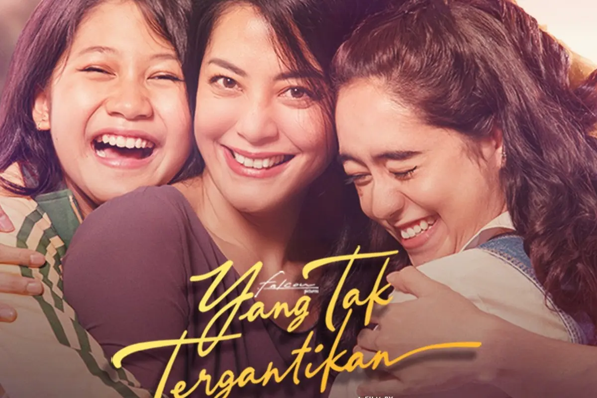Poster film Yang Tak Tergantikan. (Foto: Dok. Falcon Pictures)