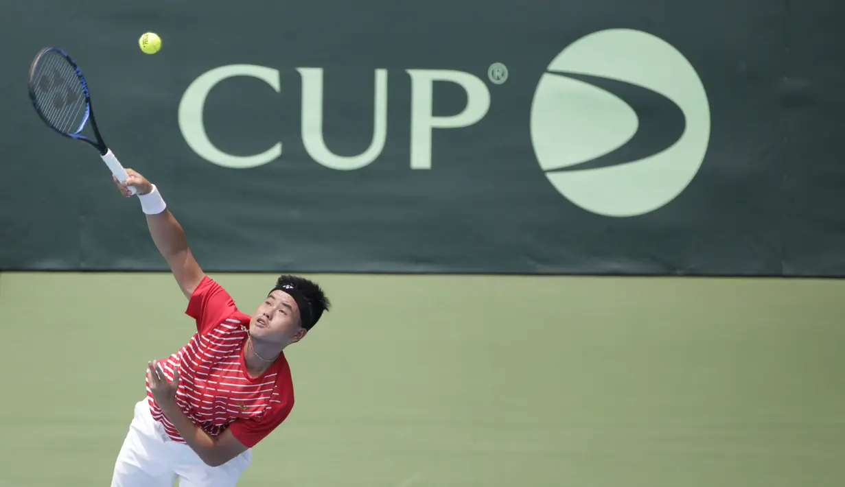 Ganda putra Indonesia, David Susanto / Anthony Susanto, saat melawan ganda putra Selandia Baru, Michael Venus / Marcus Daniell pada laga Piala Davis 2019 Grup II Zona Asia/Oceania di Stadion Tenis GBK, Jakarta, Sabtu (14/9). David / Anthony kalah 0-6 dan 2-6. (Bola.com/Vitalis Yogi Trisna)