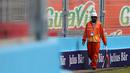 Seorang Marshall berjalan di pinggir lintasan sebelum balapan Jakarta E-Prix 2023 Round-11 yang berlangsung di Jakarta International E-Prix Circuit, Ancol, Jakarta, Minggu (04/06/2023). (Bola.com/Bagaskara Lazuardi)