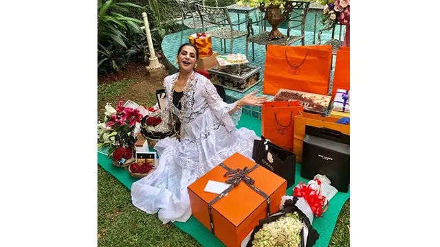 6 Momen Spesial Ulang Tahun Ibu Tasya Farasya, Panen Kado