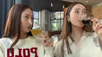 Jung Sister baru-baru ini membagikan momen kebersamaannya saat menikmati liburan di San Francisco, California. Momen itu pun mengobati rasa rindu penggemar yang lama tidak melihat keduanya bersama dalam satu frame. Keduanya berbagi kedekatan dengan menghabiskan waktu sambil minum wine bersama di sebuah restoran. (Liputan6.com/IG/@jessica.syj)