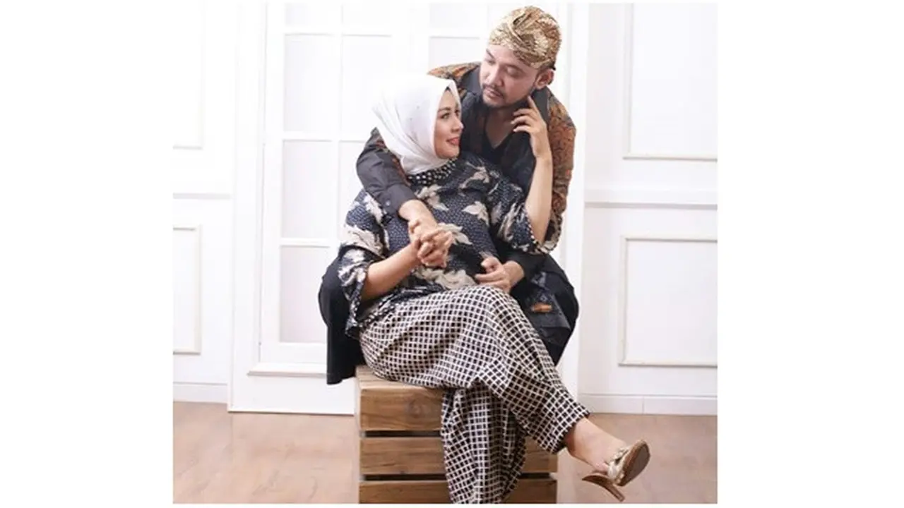 Potret Kebersamaan Sandy Tumiwa dan Vivi Paris