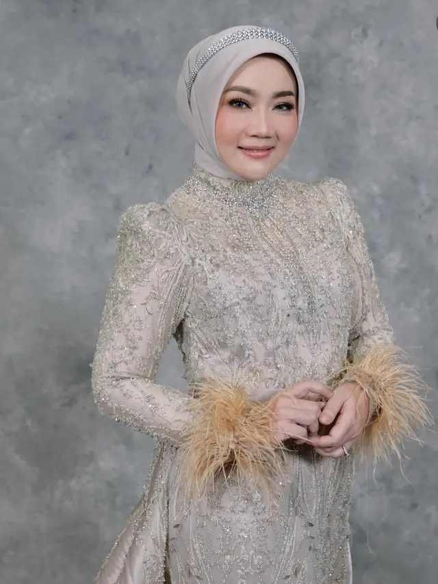 Atalia Praratya tampil saat jadi muse fashion show kenakan gaun elegan. [@polar_photograph]