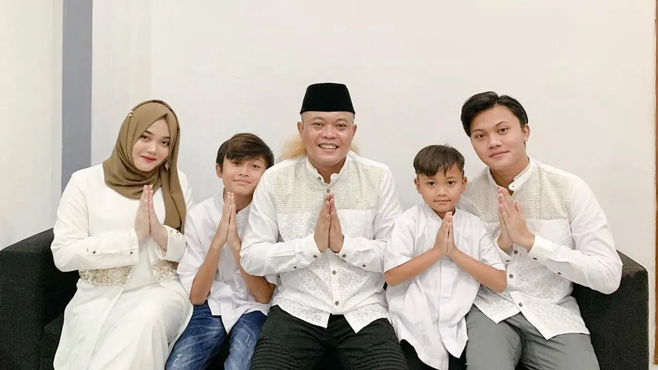 Sule dan anak-anaknya. (sumber: instagram/ferdinan_sule)