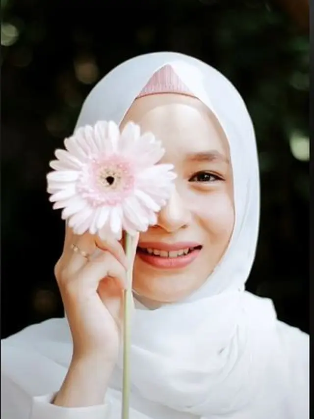 Wanita Ini Lakukan Maternity Shoot di Kandang Ayam, 6 Hasil Fotonya Bikin Takjub