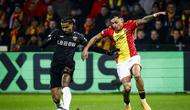 Aksi bek Timnas Indonesia, Dean James saat memperkuat Go Ahead Eagles menjamu VfB Stuttgart dalam lanjutan Liga Europa 2025/2026, (28/11/2025). (AFP/Vincent Jannink)