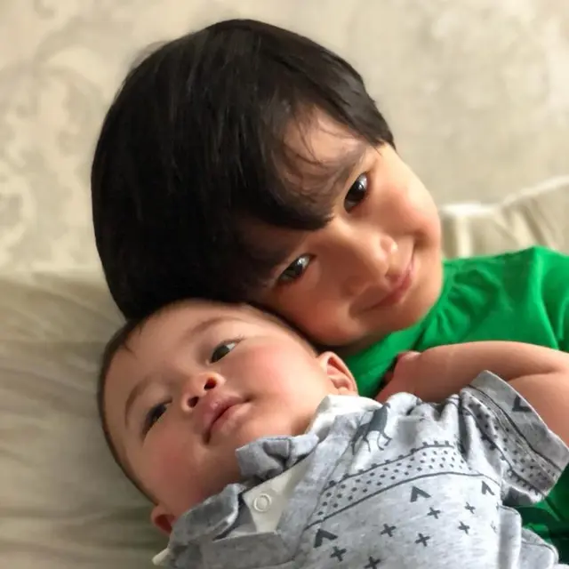 Potret Gemas Kedekatan Rafathar dan Zayn, Bak Saudara Kandung