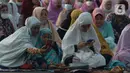 Umat Muslim menghadiri sholat Idul Fitri 1442 H di masjid Raya Al Arif, Jalan Stasiun Senen, Jakarta, Kamis (13/5/2021). Penerapan protokol kesehatan saat Sholat Idul Fitri yang ketat guna mencegah penyebaran Covid-19. (merdeka.com/Imam Buhori)