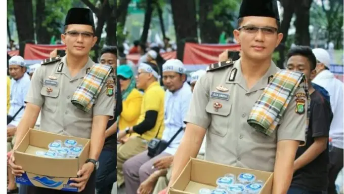 Elia Umboh, Polisi Unyu Pembawa Minuman di Aksi Damai  212