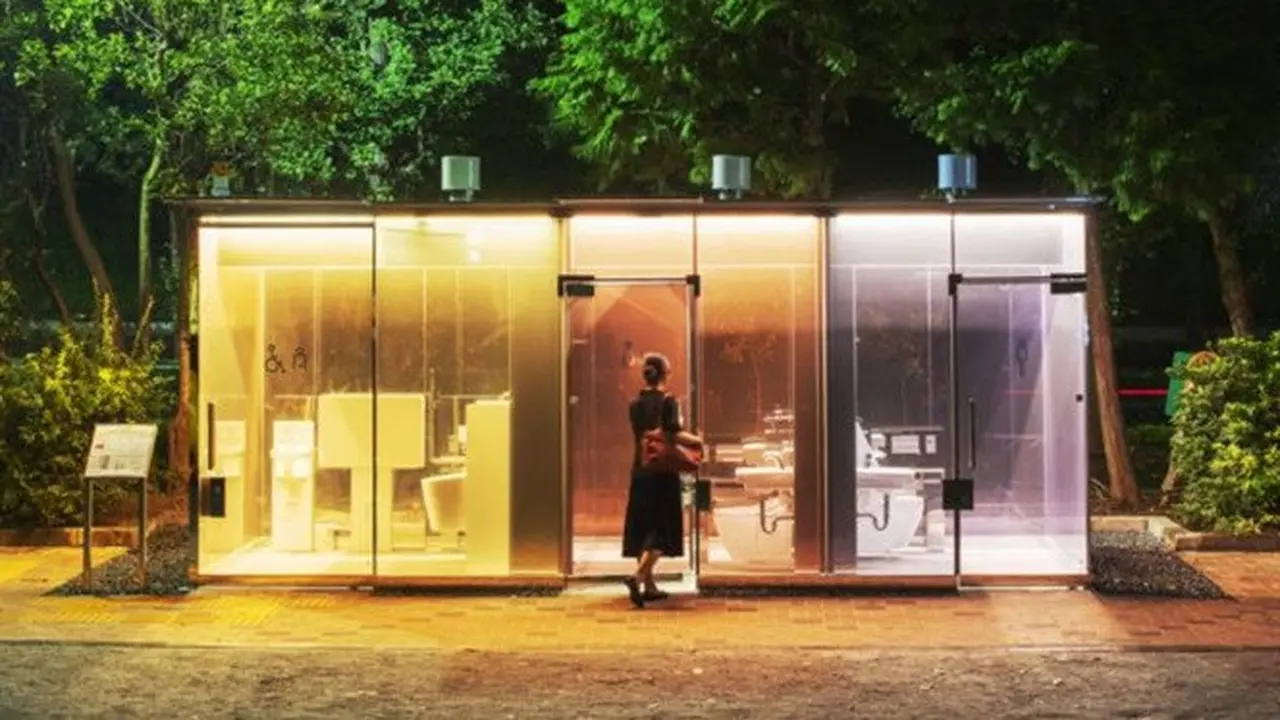 Viral, Toilet Umum Transparan di Jepang Ini Unik Banget
