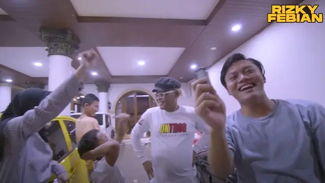 6 Momen Kocak Rizky Febian Beri Hadiah Sule Mobil Mewah, Ternyata Belum Lunas