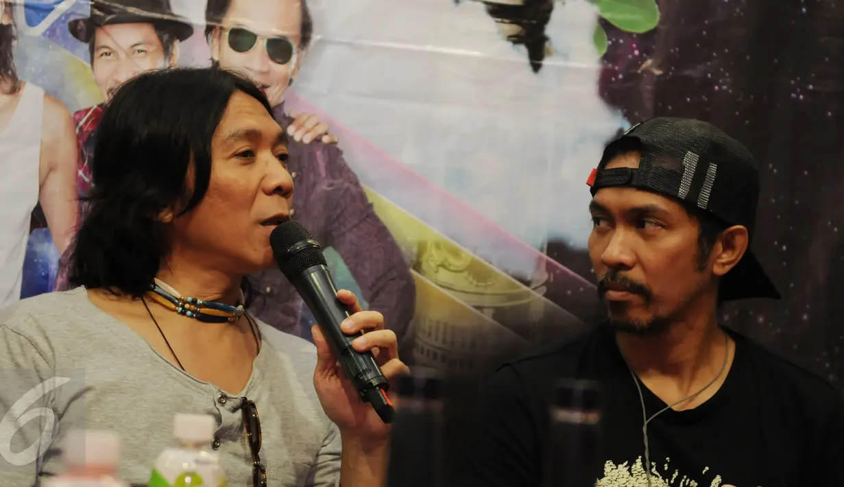 Bimbim saat konferensi pers terkait konser Slank, Jakarta, Sabtu (26/12/2015). Slank tidak mengadakan konser di dalam studio karena kasihan nanti merepotkan pihak kepolisian jika konser digelar di ruang terbuka (Liputan6.com/Herman Zakharia)
