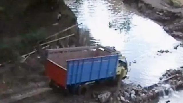Jembatan Roboh di Bima Belum Diperbaiki
