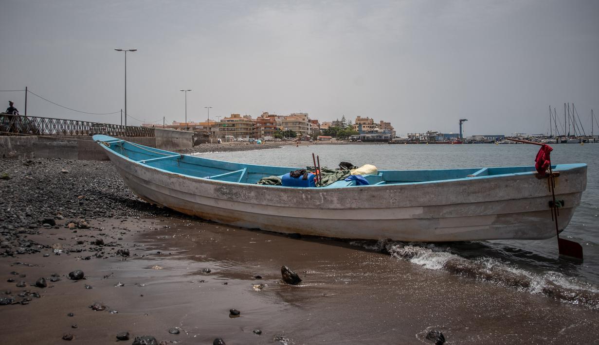 Senegal terletak sekitar 1.500 kilometer (sekitar 1.000 mil) di sebelah selatan kepulauan Spanyol. (Handout / SPANISH RED CROSS / AFP)