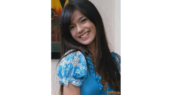 6 Foto Jadul Sheila Marcia, Bukti Cantik Sedari Dulu
