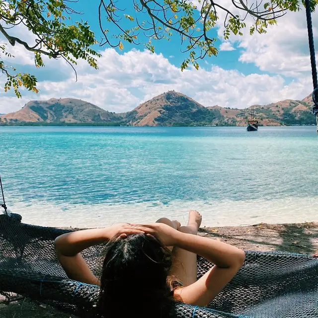 7 Potret Salmafina Liburan Bareng Pacar di Labuan Bajo, Curi Perhatian