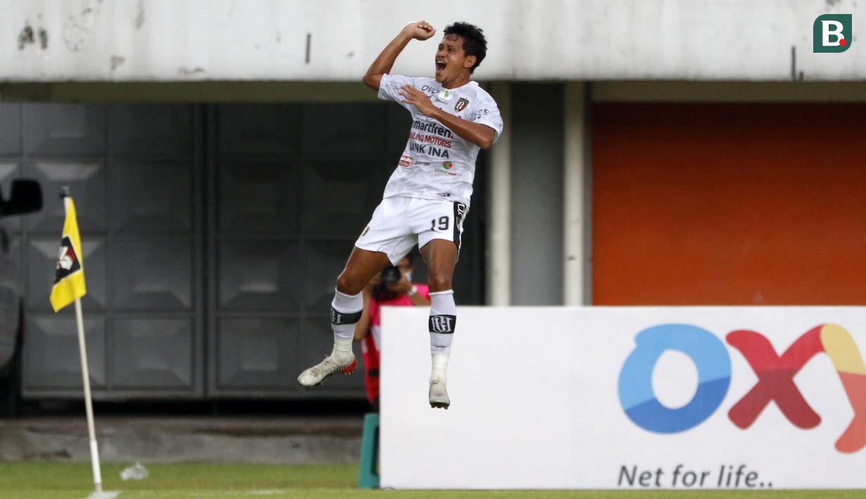 Selebrasi pemain Bali United, Rizky Ahmad Sanjaya Pellu usai menjebol gawang Persiraja Banda Aceh, dalam pertandingan Babak Penyisihan Grup D Piala Menpora 2021 di Stadion Maguwoharjo, Sleman. Senin (29/3/2021). (Bola.com/Ikhwan Yanuar)