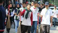 Kegiatan Jogja Garuk Sampah pada 21 april 2019 di sepanjang kawasan Malioboro, diikuti oleh lebih dari 300 pelajar dan pemuda Jogja. (Sumber: Instagram/@garuksampah)