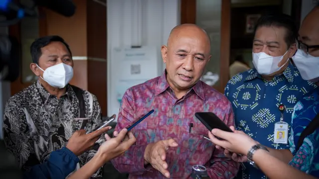 Menteri Koperasi dan UKM Teten Masduki menyambangi Menteri Koordinator bidang Politik, Hukum, dan Keamanan Mahfud MD